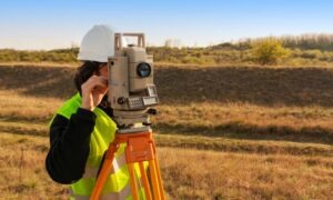 Conoce los equipos usados en topografía y su funcionamiento