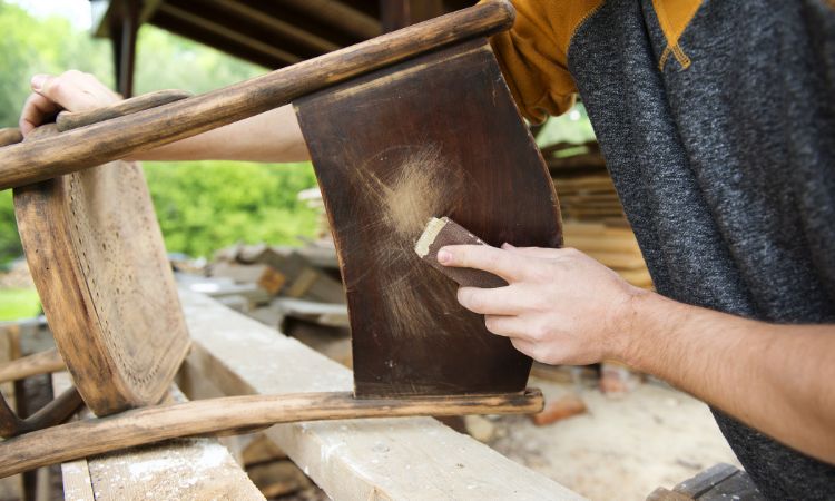 Te contamos paso a paso cómo darle una nueva vida a muebles antiguos para restaurar. ¡Toma nota!