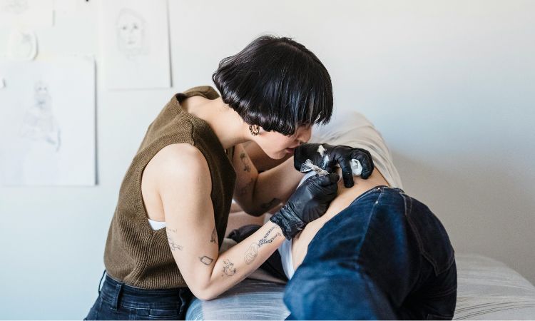 Tatuaje con estrías: ¿es buena idea?